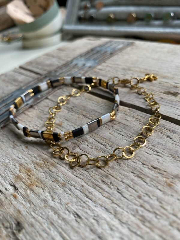 IMG-5035 Schakel armband goudkleurig